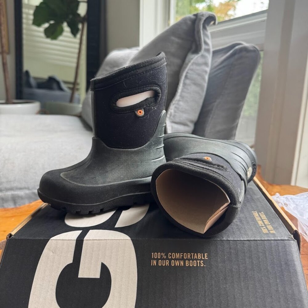 Bogs size 7 (toddler) black